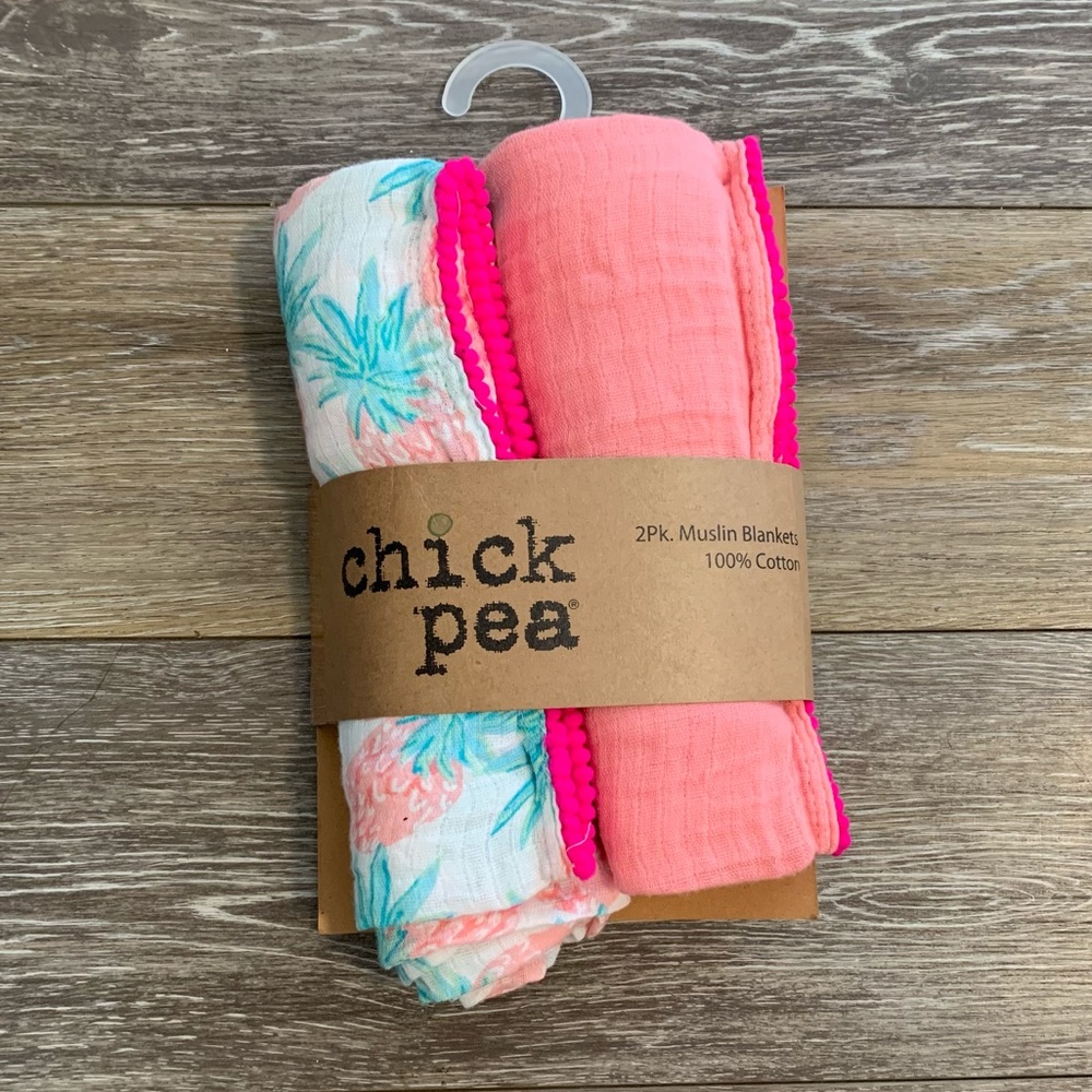 Chick Pea Muslin Swaddle Pineapple Blanket Set